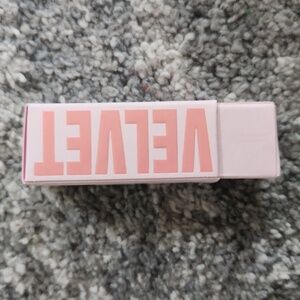 Jeffree Star Velvet Trap Wyoming Iced Tea lipstick